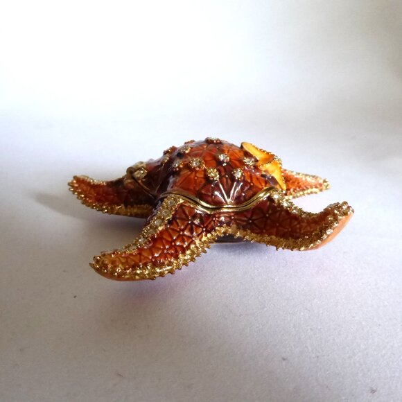 KINGSPOINT DESIGNS ENAMELED BEJEWELED STARFISH TRINKET BOX & NECKLACE (NEW BOX) - Picture 7 of 16
